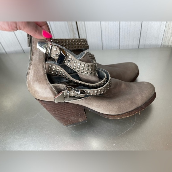 Vintage By Jeffrey Campbell Size 9.5 Beige Leather Studded Ankle Fashion Boots - Picture 4 of 7